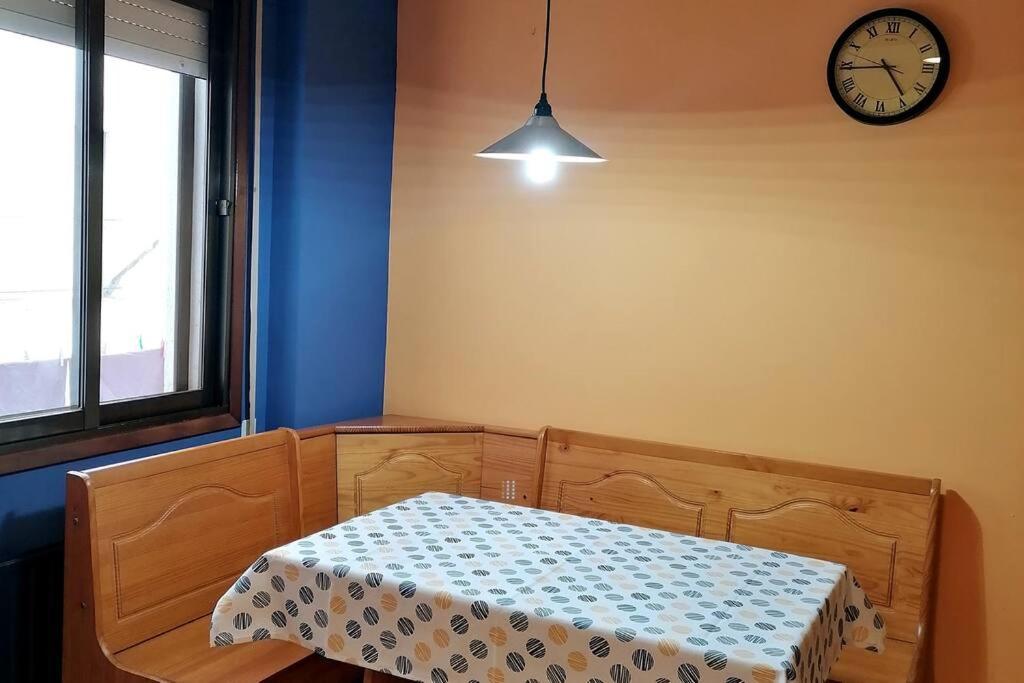 Apartment 6 Personas En