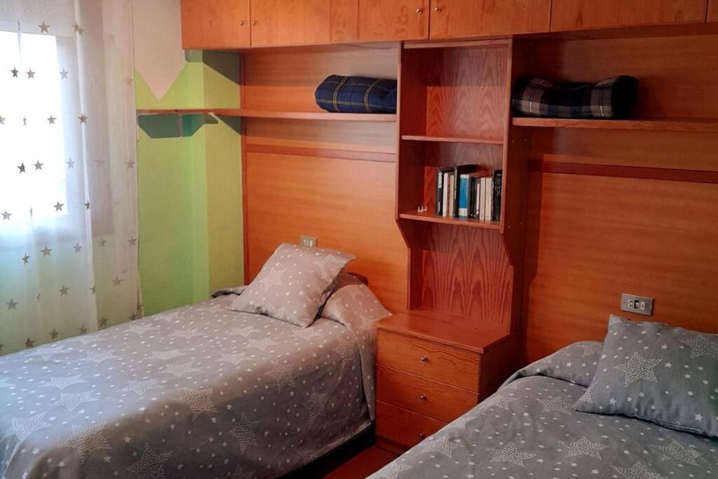 Apartment 6 Personas En